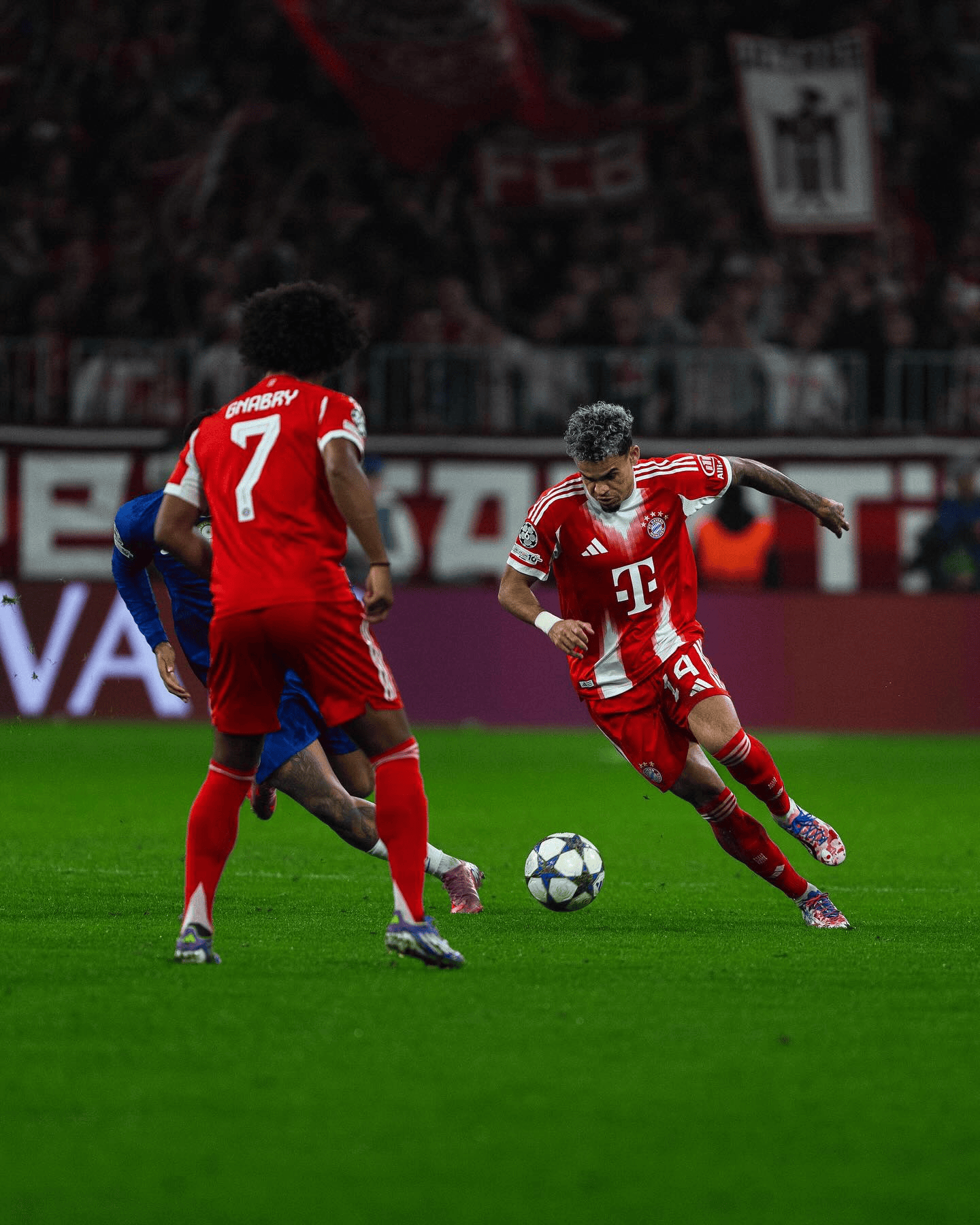 我们已迈出, src, 迪亚斯社媒